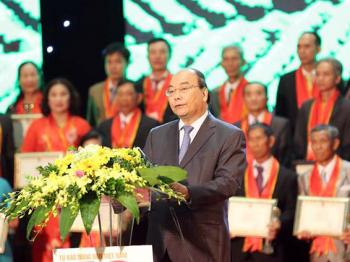 Thủ tướng: Nông dân luôn là trụ đỡ phát triển nền kinh tế - Đời sống - Zing.vn